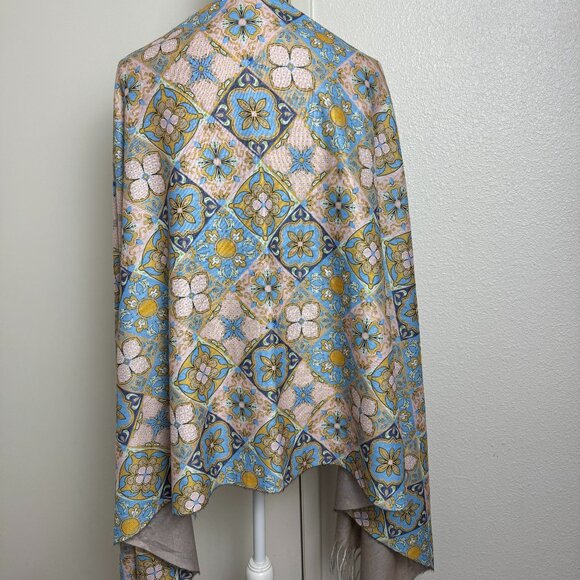 100% Viscose Floral Scarf Shawl Like NEW - Picture 2 of 8